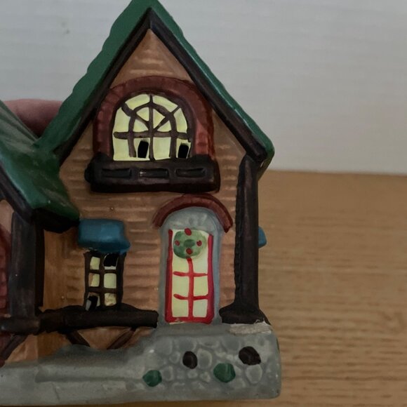 Vtg Cobblestone Corners Christmas Village 2 Story House Inn 2001 Painted Ceramic - Picture 6 of 9